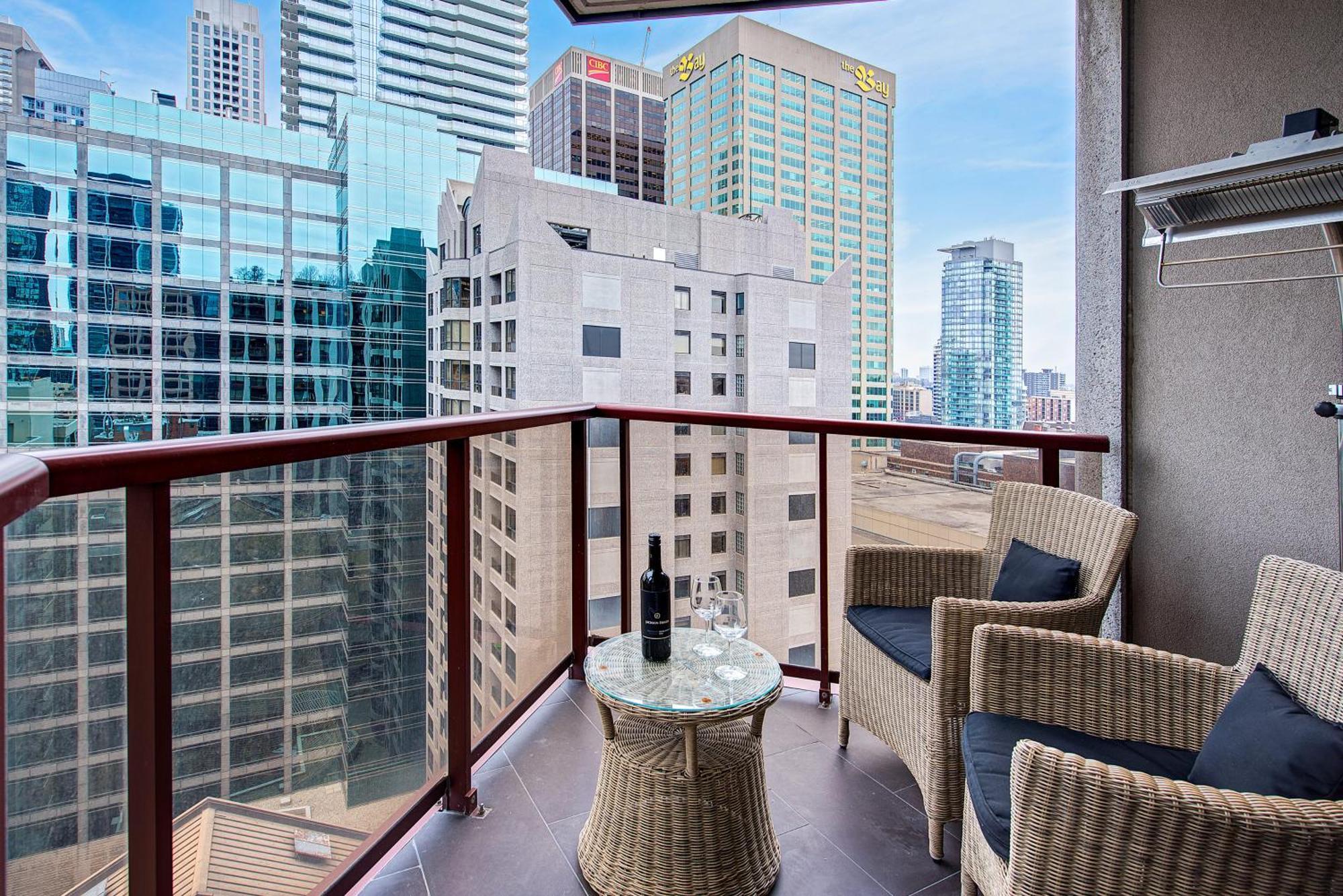 Sky Suites Yorkville Торонто Екстериор снимка