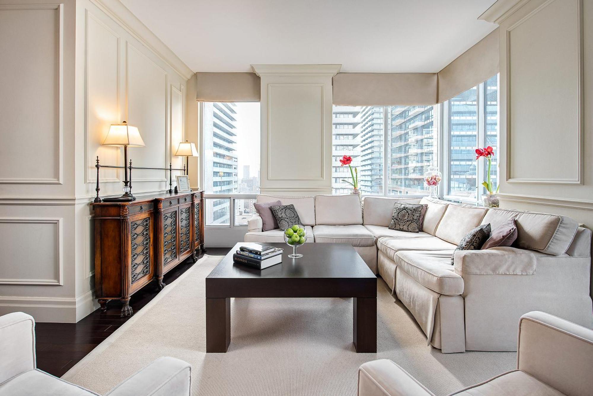Sky Suites Yorkville Торонто Екстериор снимка