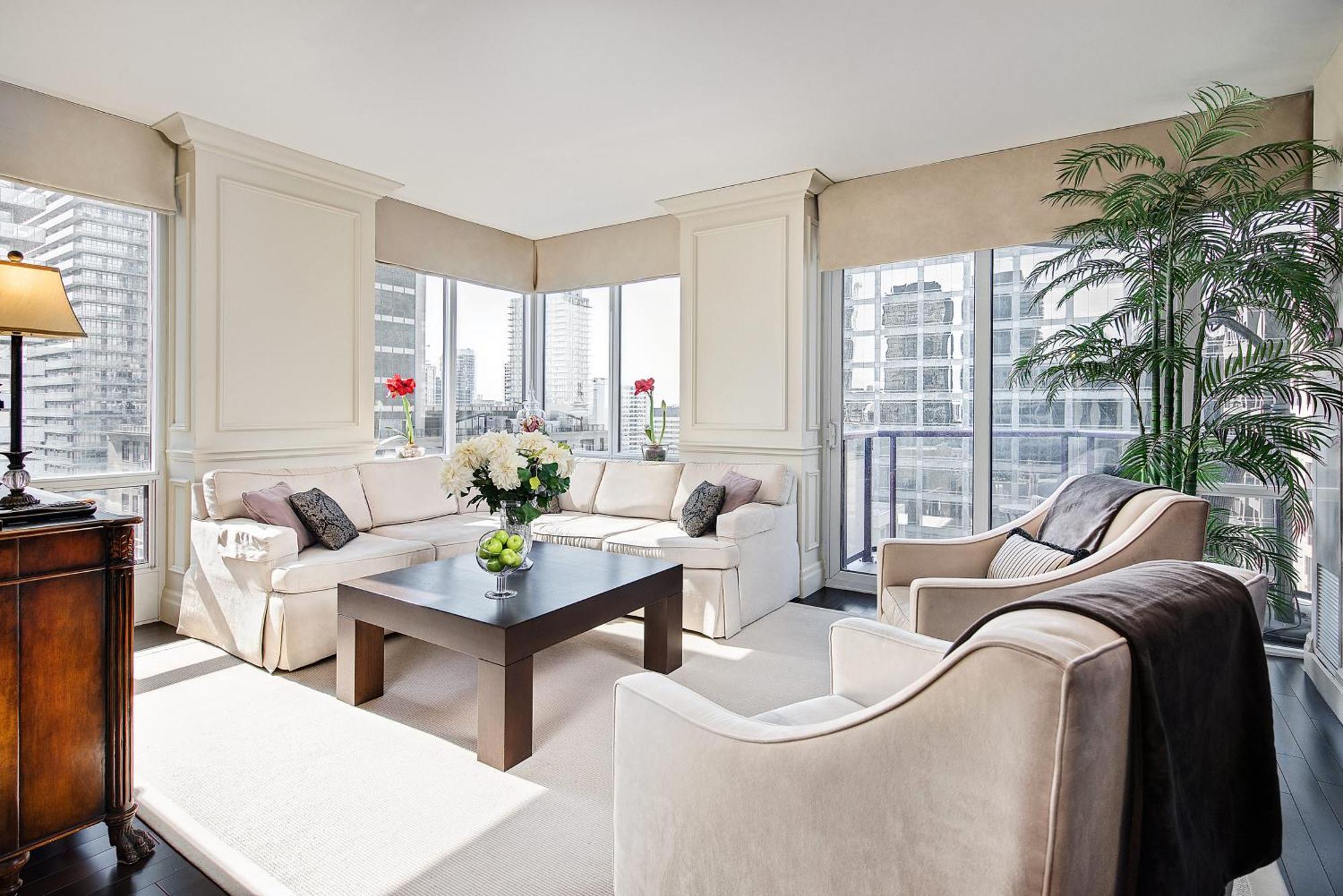 Sky Suites Yorkville Торонто Екстериор снимка
