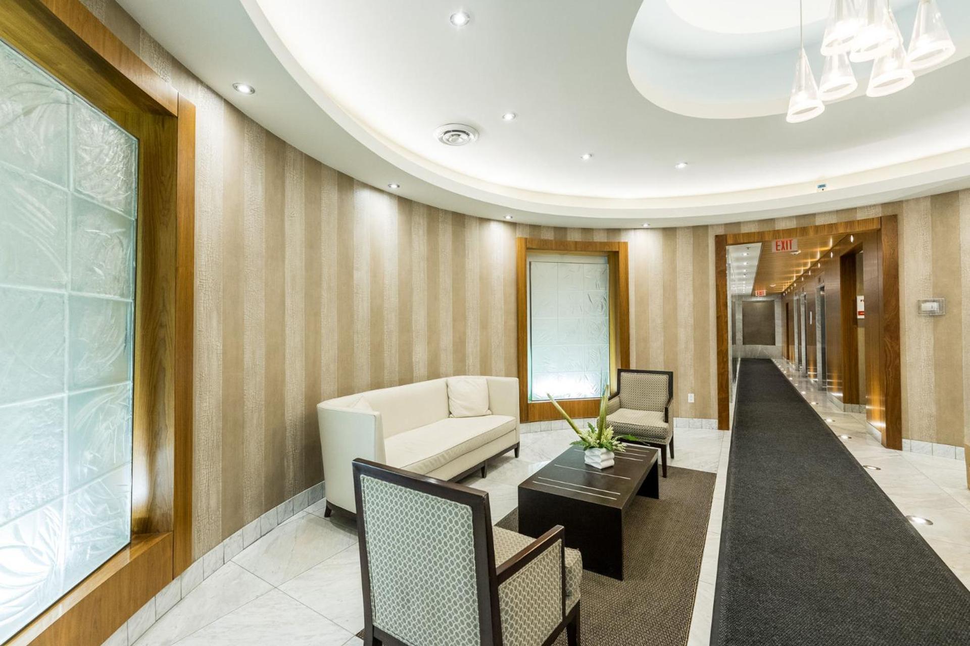 Sky Suites Yorkville Торонто Екстериор снимка