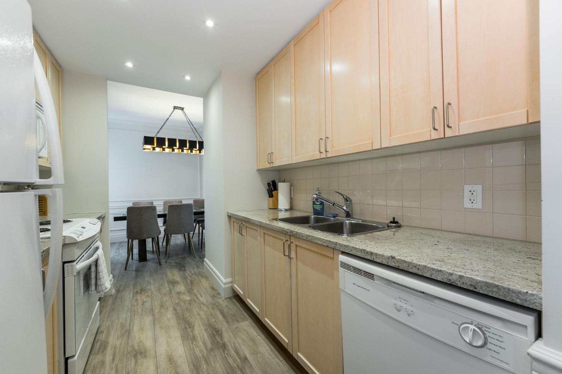 Sky Suites Yorkville Торонто Екстериор снимка