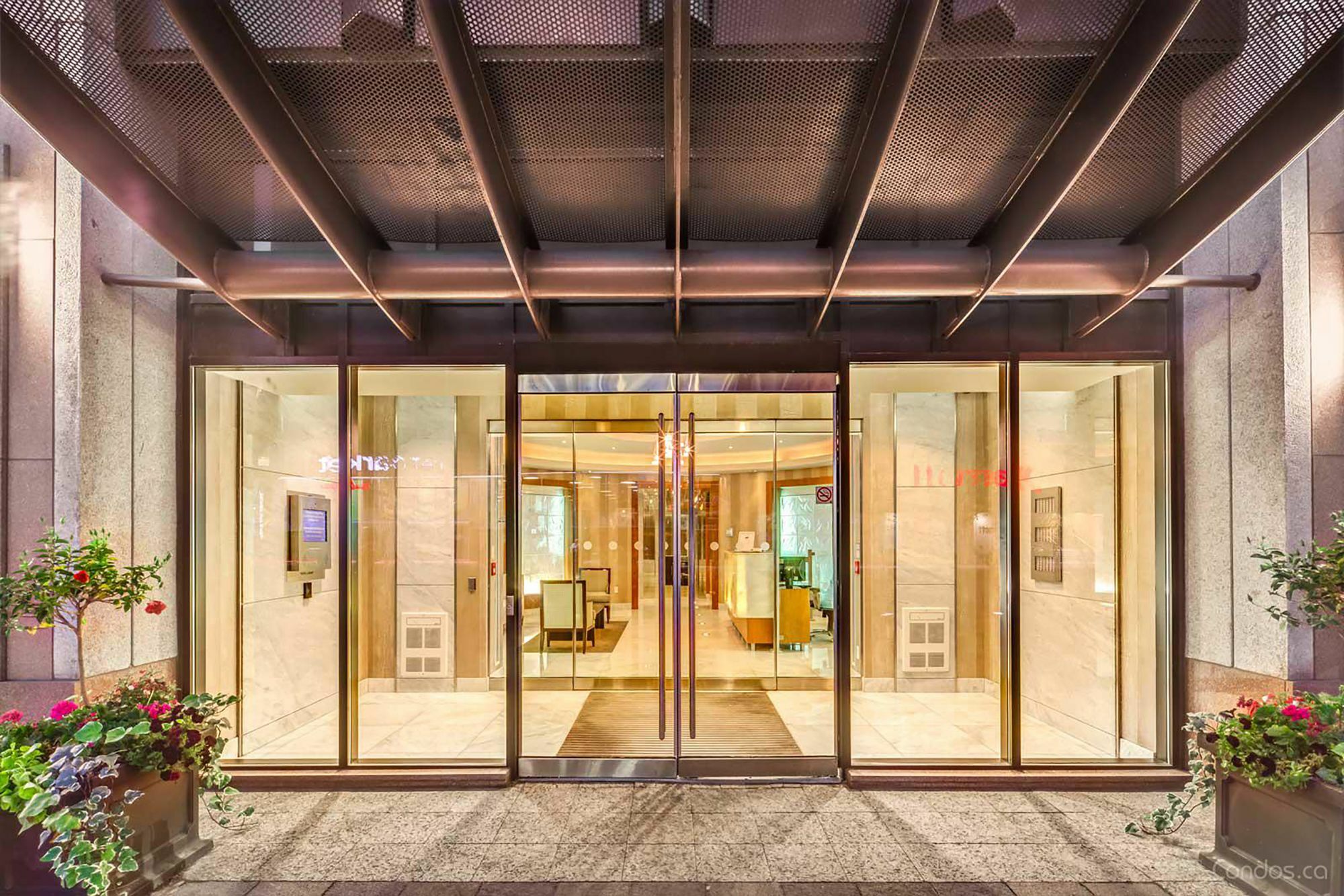 Sky Suites Yorkville Торонто Екстериор снимка