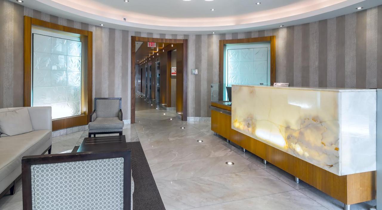Sky Suites Yorkville Торонто Екстериор снимка